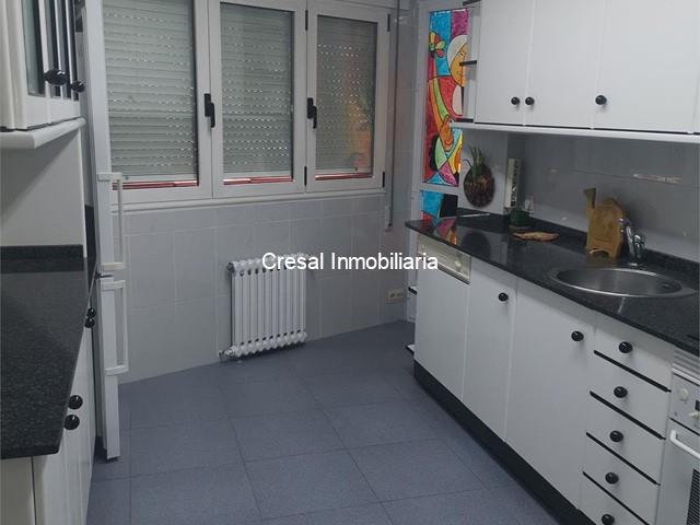 3HABITACIONES, CON O SIN MUEBLES, 2BAÑOS, SALON, COCINA, TODO EXTERIOR, MUY LUMINOSO Y CON VISTAS  - Santiago de Compostela
