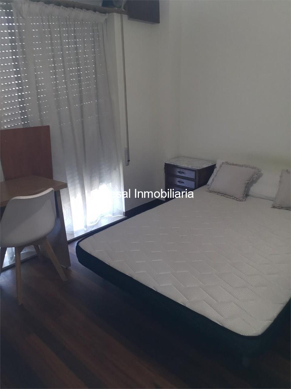 Foto 5 DUPLEX CENTRICO, SALON, COCINA, 5HABITACIONES,ZONA ROSALIA DE CASTRO