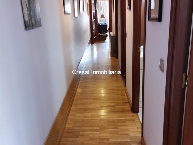 PISO CENTRICO, 3HABITACIONES, 2 BAÑOS COMPLETOS, SALÓN, COCINA CON LAVAVAJILLAS, NEVERA COMBI - Santiago de Compostela