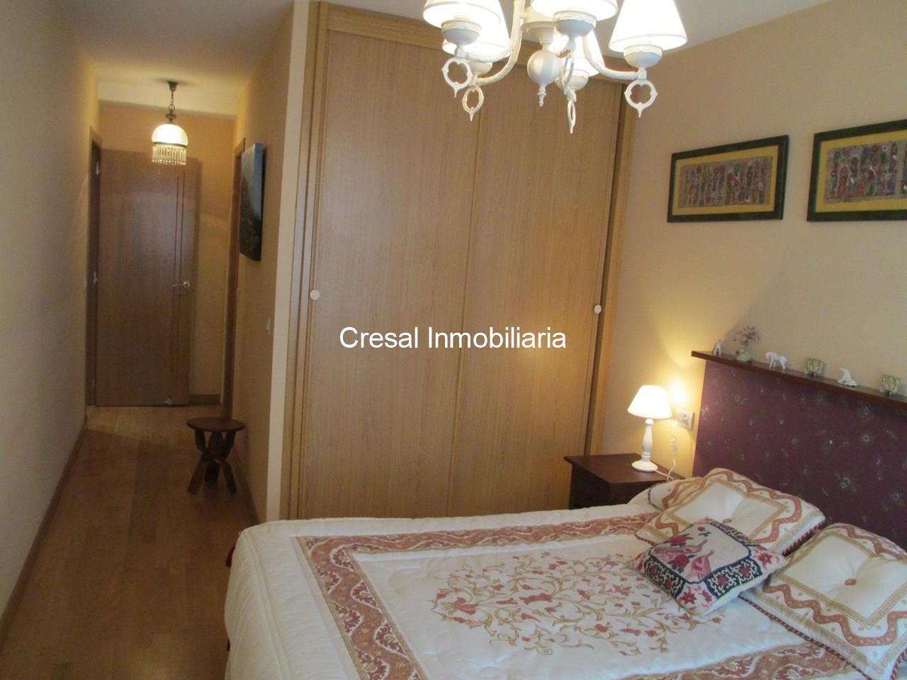 Foto 10 SE ALQUILA, BONITO PISO, 3 HAB. EN MILLADOIRO, CON  GARAJE, TRASTERO, CALEF. EXTERIOR