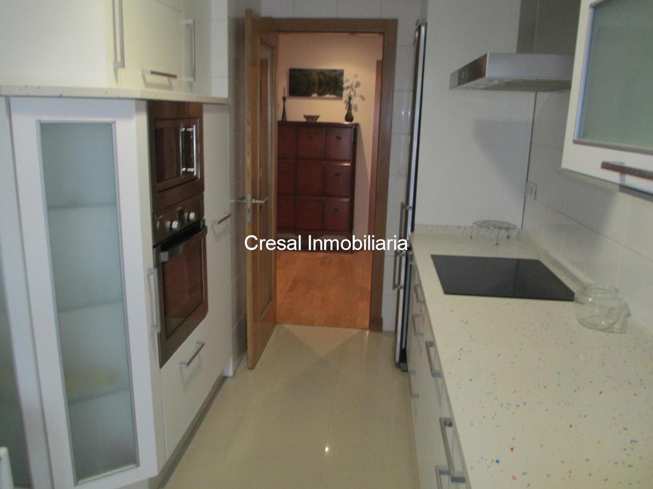 Foto 5 SE ALQUILA, BONITO PISO, 3 HAB. EN MILLADOIRO, CON  GARAJE, TRASTERO, CALEF. EXTERIOR