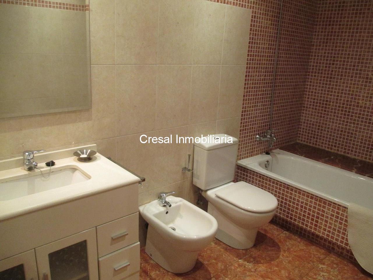 Foto 7 SE ALQUILA, BONITO PISO, 3 HAB. EN MILLADOIRO, CON  GARAJE, TRASTERO, CALEF. EXTERIOR
